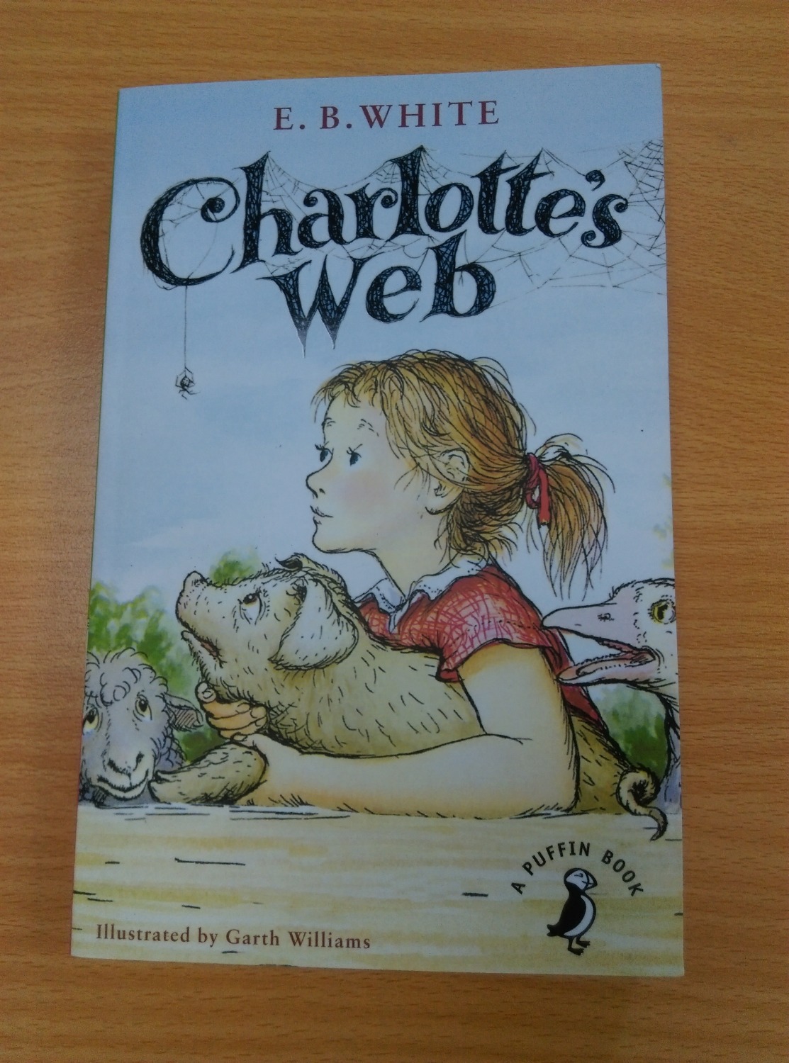 Dạo này Tiki bảo quản sách không tốt, sách ngoại văn thường giá cao đáng ra nên được bảo quản cẩn thận hơn, khách hàng mua sách vào dịp flash sale (giá tầm 130k), sau đó nhân được một cuốn sách bề ngoài không chấp nhận được: sách bị ẩm nên cong hết cả giấy, nấm bẩn cả 3 cạnh trên dưới dọc.
Còn về nội dung sách rất hay, chữ dễ đọc, chất giấy xốp nhẹ mình thích, đúng sách ngoại văn có khác, in đẹp mà Tiki bảo quản chán dẫn đến mất hết giá trị cuốn sách.
Mua 1 cuốn ngại thủ tục đổi trả hàng chờ đợi lâu nên không hoàn trả. Mất khách hàng quá :(