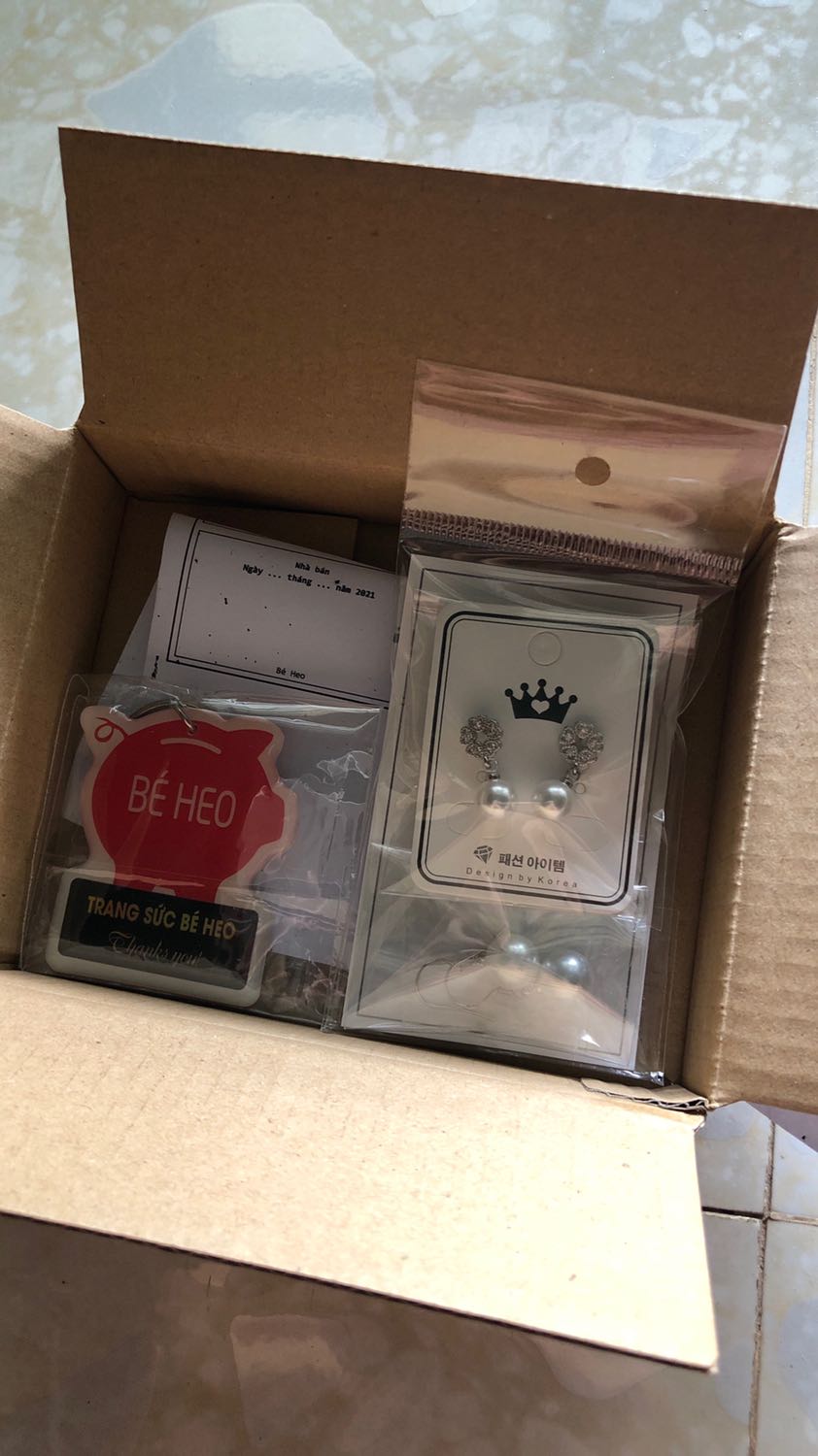 Giao hàng nhanh, còn được tặng móc khoá nữa. Cảm ơn shop Giao hàng nhanh, còn được tặng móc khoá nữa. Cảm ơn shop