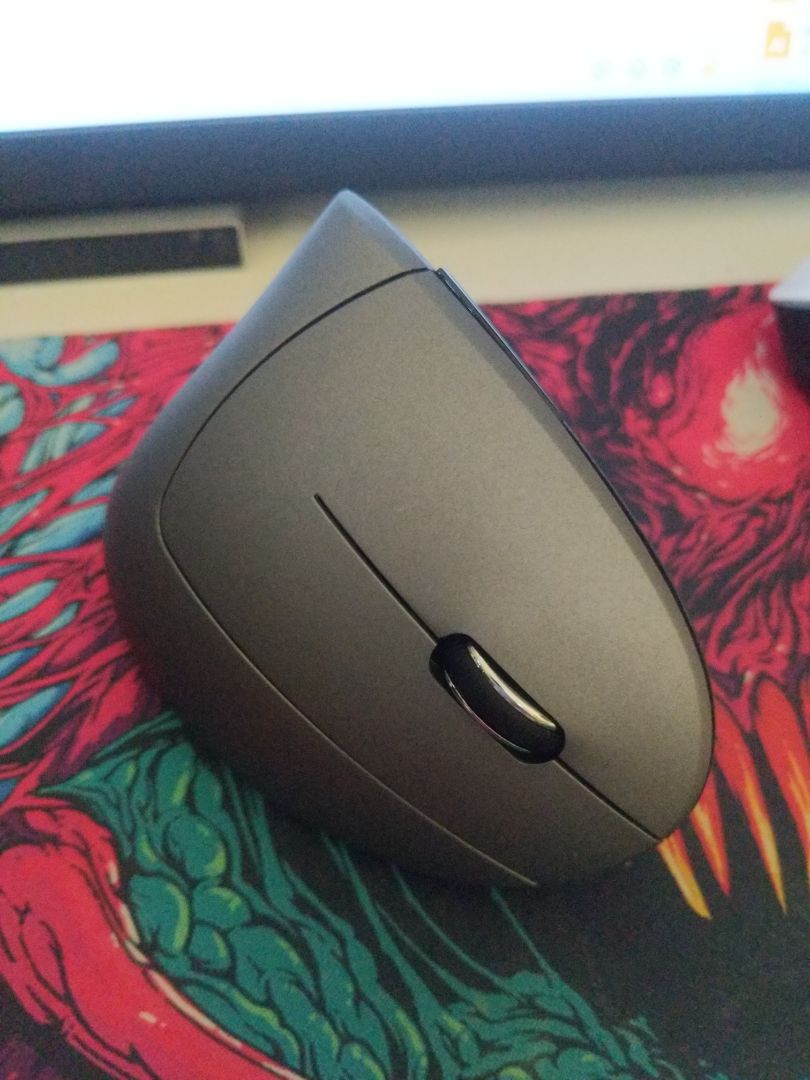 chuột khá nhẹ, chất liệu vỏ nhựa nhám cầm thích, ko bị cảm giác rẻ tiền, tín hiệu tốt, cắm usb với lắp pin là nhận ngay, di chuột mượt mà, nút bấm ok, độ bền thì chưa biết dc, nói chung với giá 200k hơn là quá tốt r