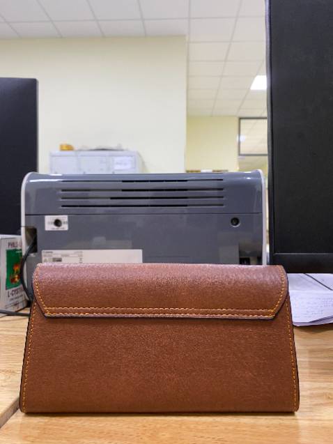 Ví đẹp nhiều ngăn nên rất tiện .. màu bò nhìn ưng lắm luôn .. chất da thì quá tốt .... Luôn ủng hộ shop ạ