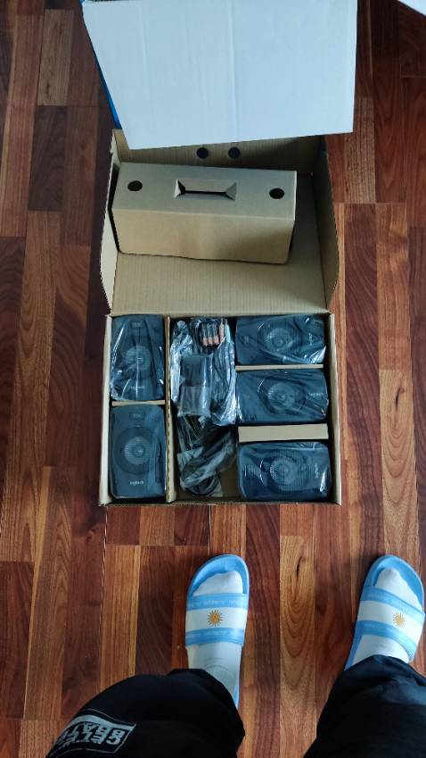 Chốt đơn trong 1 nốt nhạc vì giá rẻ quá (5.9M). Con này mình thích từ năm 2007 vì nó quá mạnh nhưng đắt quá. Tuy bây giờ mốt là Bluetooth nhưng với mình thì vẫn muốn mua em này. Nghe Bolero thì phê lòi. Hehe