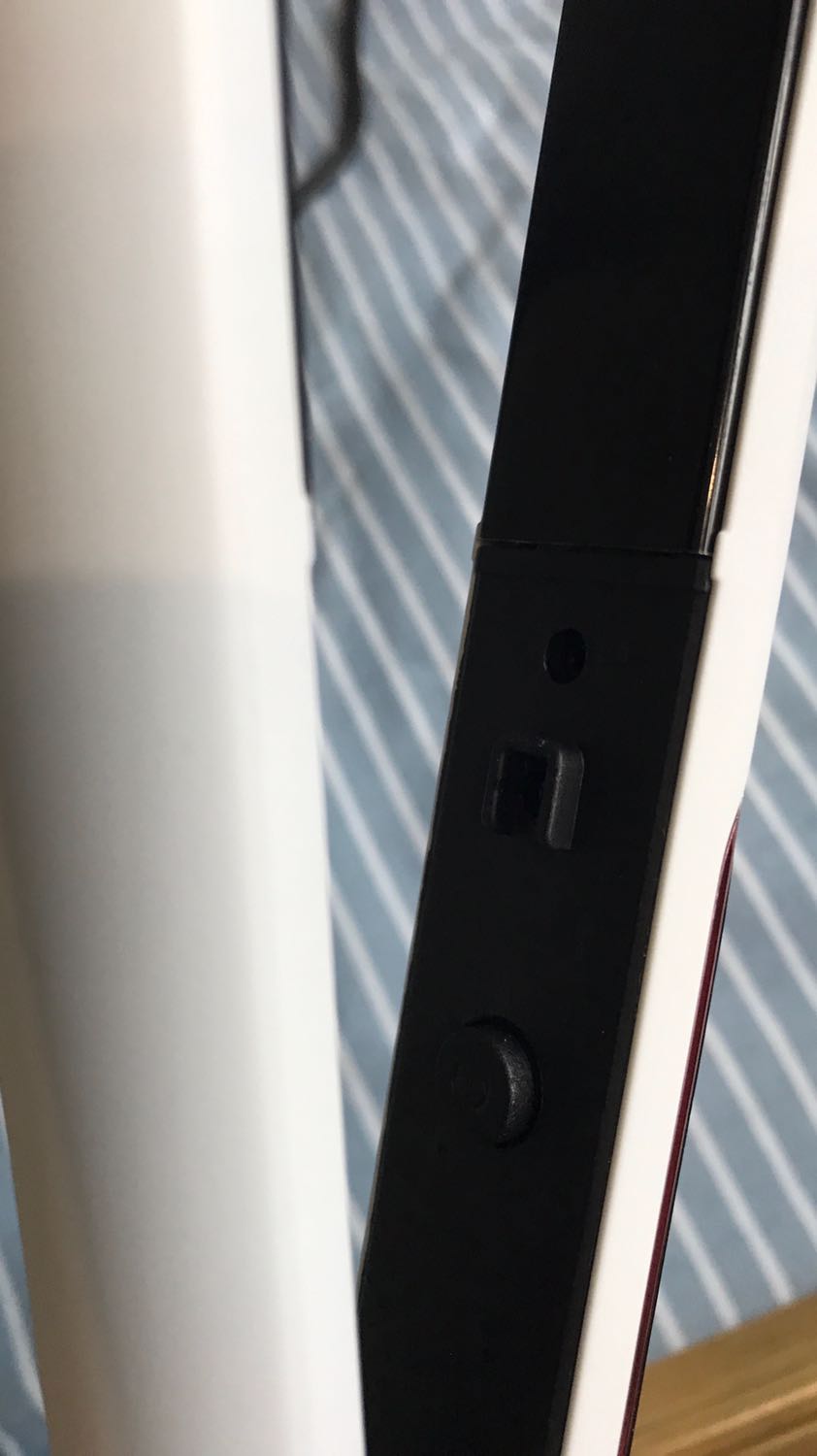 Máy khá ổn so vs giá tiền mình rất ưng nhưng mà kẹp vô tóc hơi khô tóc với lại cầm ngây cái đầu nó hơi nóng xíu còn chất lượng thì dùng lâu mới bt đc 😁😁