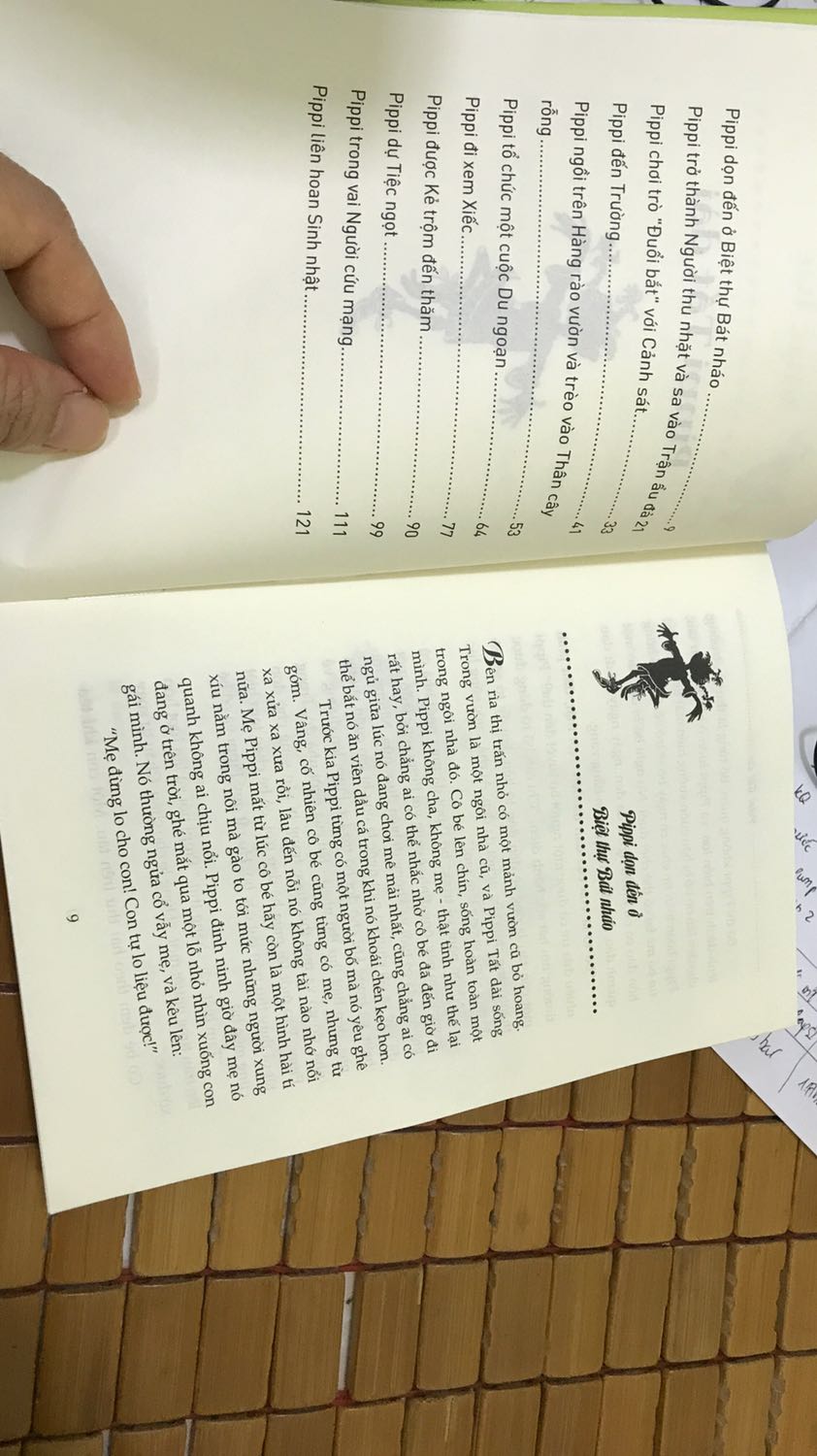 Mỗi tối đều đọc cho bé, 2 bạn nhà mình thik lắm, chỉ ước được là Thomas và Annika để làm bạn với Pippi. Câu chuyện xây dựng tình bạn thật tuyệt vời của 3 bạn nhỏ. Pippi Tất dài là cô bé 9 tuổi tuyệt vơi mà ai cũng muốn làm bạn. Cảm ơn tac giả Astrid Linggren đã đem những nhân vật tuyệt vời cho các bạn nhỏ.