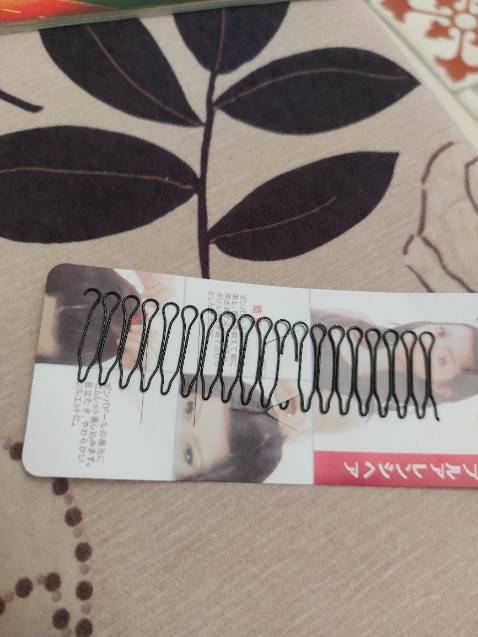 MĐawtj hàng lược cài dài 17 cm . Giao hàng 3 chiếc dài 10 cm . Không dùng được