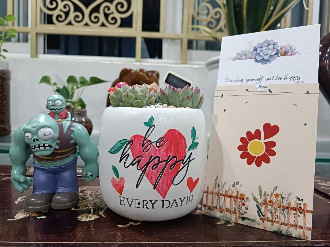 Bôi da hôm sau da mướt mịn rất thích. Mùi không khó chịu, lỏng không bị dính. Lỗ lấy toner rất hay, không bị đổ tràn ra nhiều, có nắp phụ đậy lại hạn chế đổ nếu mang theo. Rough nhưng mình không bị rát da, chỉ hơi châm chích nhẹ nếu có vết thương hở thôi. Bôi da hôm sau da mướt mịn rất thích. Mùi không khó chịu, lỏng không bị dính. Lỗ lấy toner rất hay, không bị đổ tràn ra nhiều, có nắp phụ đậy lại hạn chế đổ nếu mang theo. Rough nhưng mình không bị rát da, chỉ hơi châm chích nhẹ nếu có vết thương hở thôi.