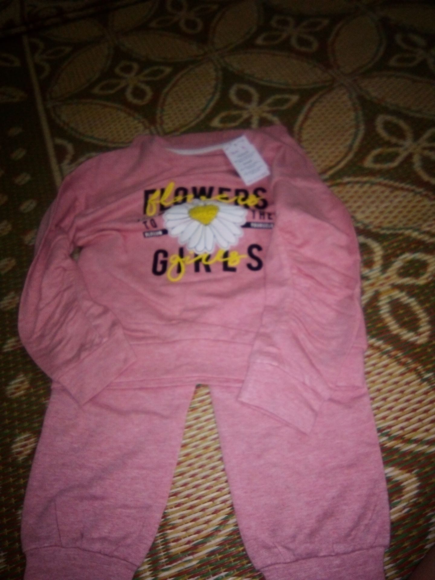 chất vải và hình in đều ok,đúng là tiền nào của nấy. Đồ đẹp miễn bàn