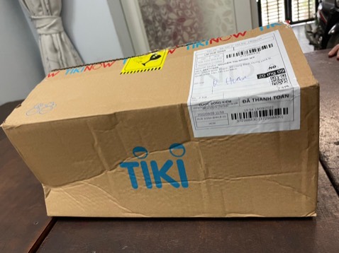 Vui lòng đổi lại 2 hộp Ensuare Gold, hàng đặt chiều qua, trưa nay giao mà tình trạng bung nắp, đổ sữa tùm lum, xem hình