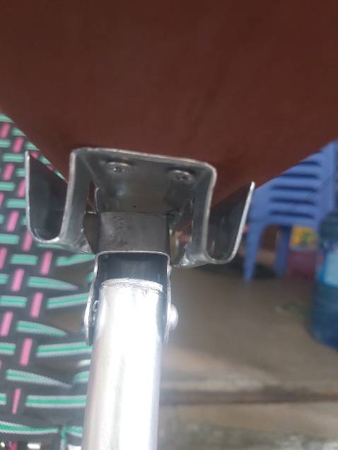 Hàng mã quá,gờ không vào ray