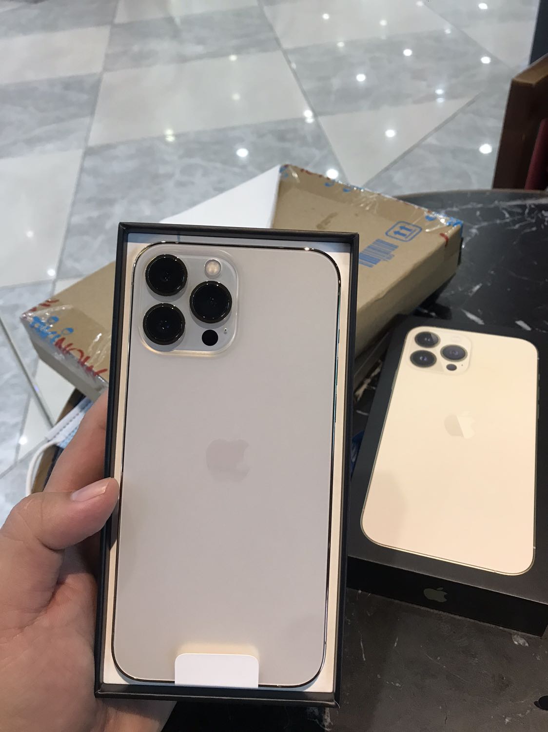 Miếng dán chất lượng, dán lên máy như không dán, miếng dán đẹp. Rất thích và tin dùng tiki