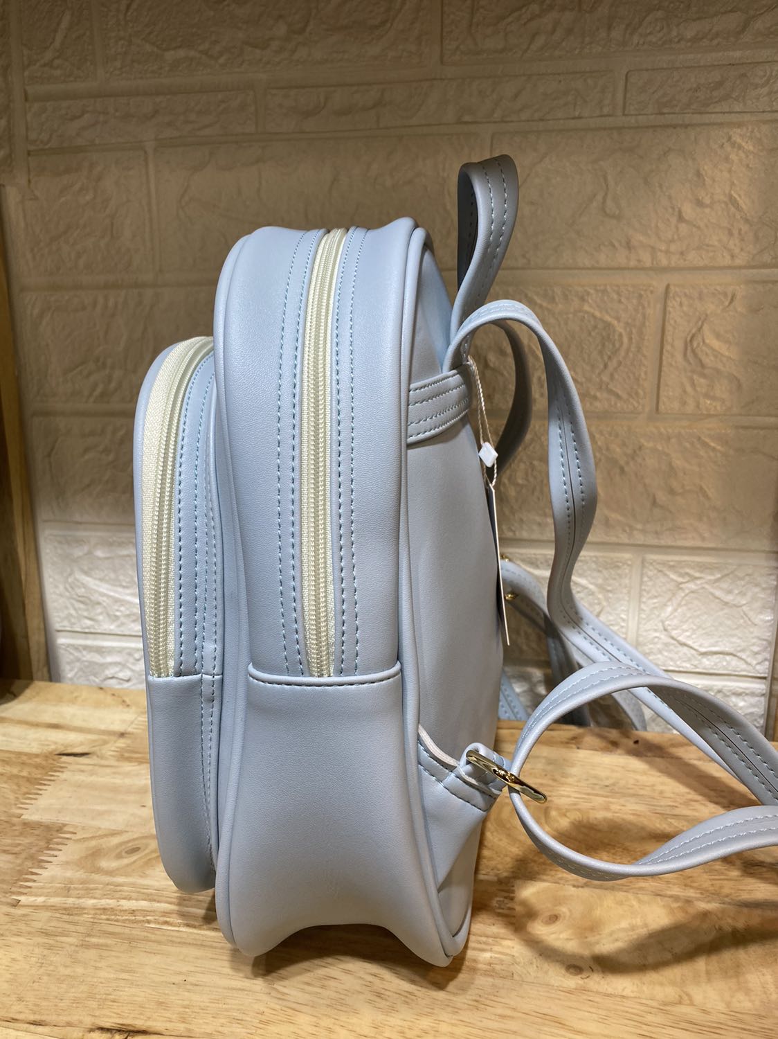 Balo giao nhanh, ở ngoài đẹp như hình , rất đáng tiền, chất da đẹp , sẽ ủng hộ shop nữa