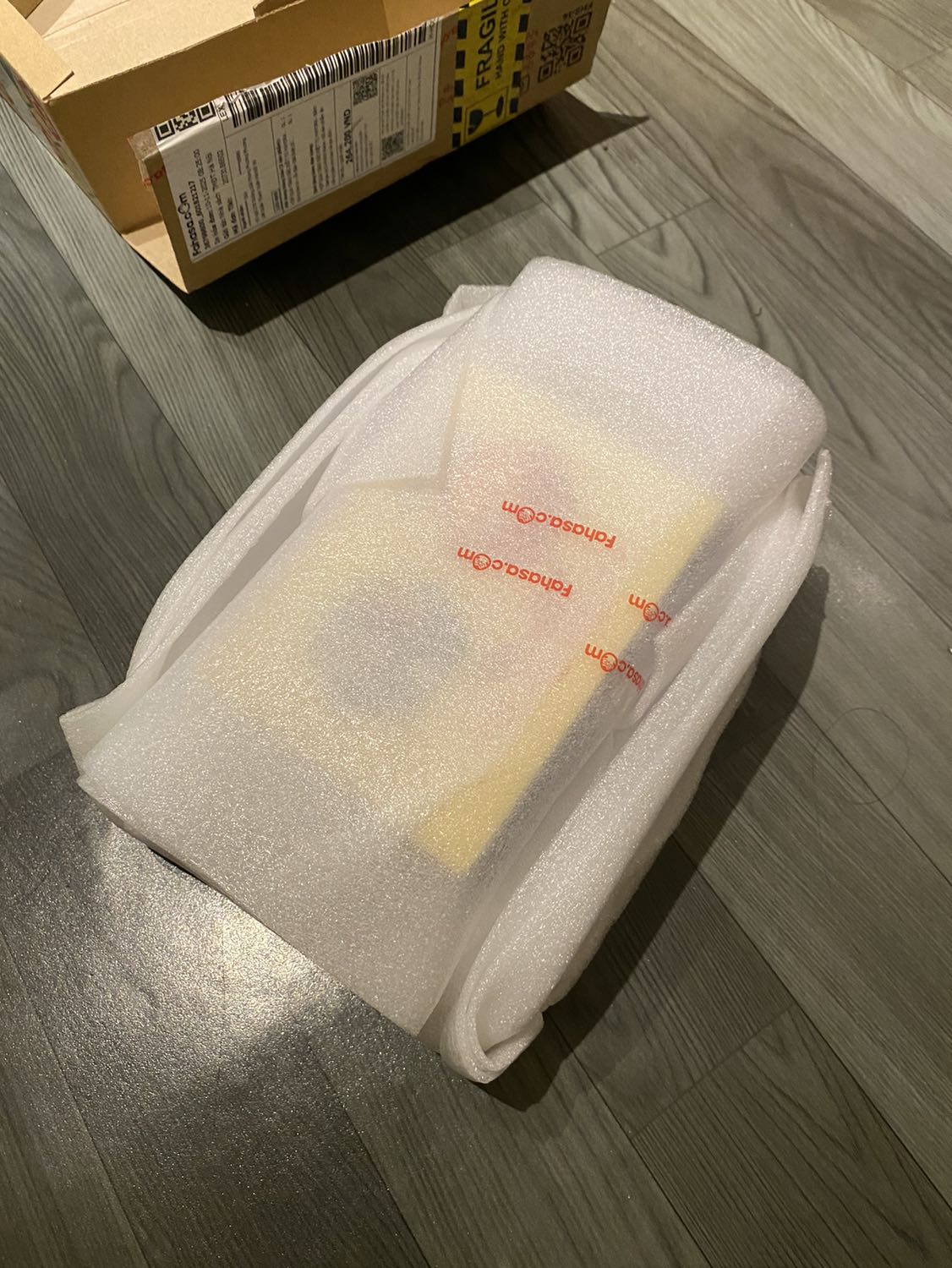 Đóng gói rất kỹ và cẩn thận, lại tặng thêm cả hộp bánh. Tks shop.