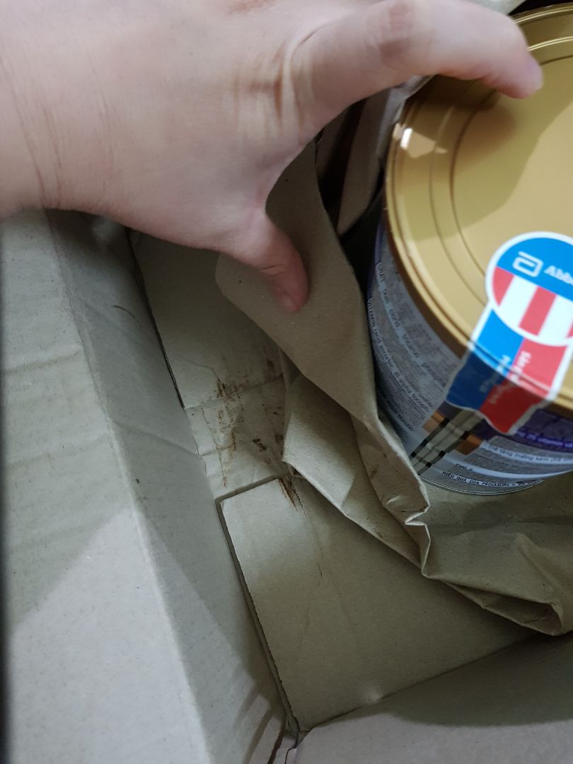 thực sự thấy thất vọng . nhận hàng bị xước. bẩn tem cũng trầy. đóng hộp cực kỳ cẩu thả có mỗi tờ giấy mỏng. mình thực sự ko muốn nhận sản phẩm này. mâtz tiền mua chứ phải ko đâu nhận được sp không tốt. NG đủ chỗ. mình cần  tiki giải thích