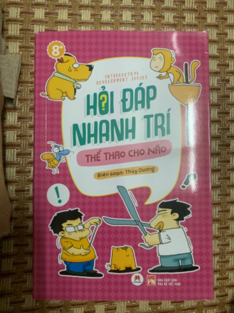 Giao hàng rất nhanh. Sách khá thú vị. Tuy nhiên đóng gói không chắc nên góc trên bên trái sách hơi rách một tẹo.