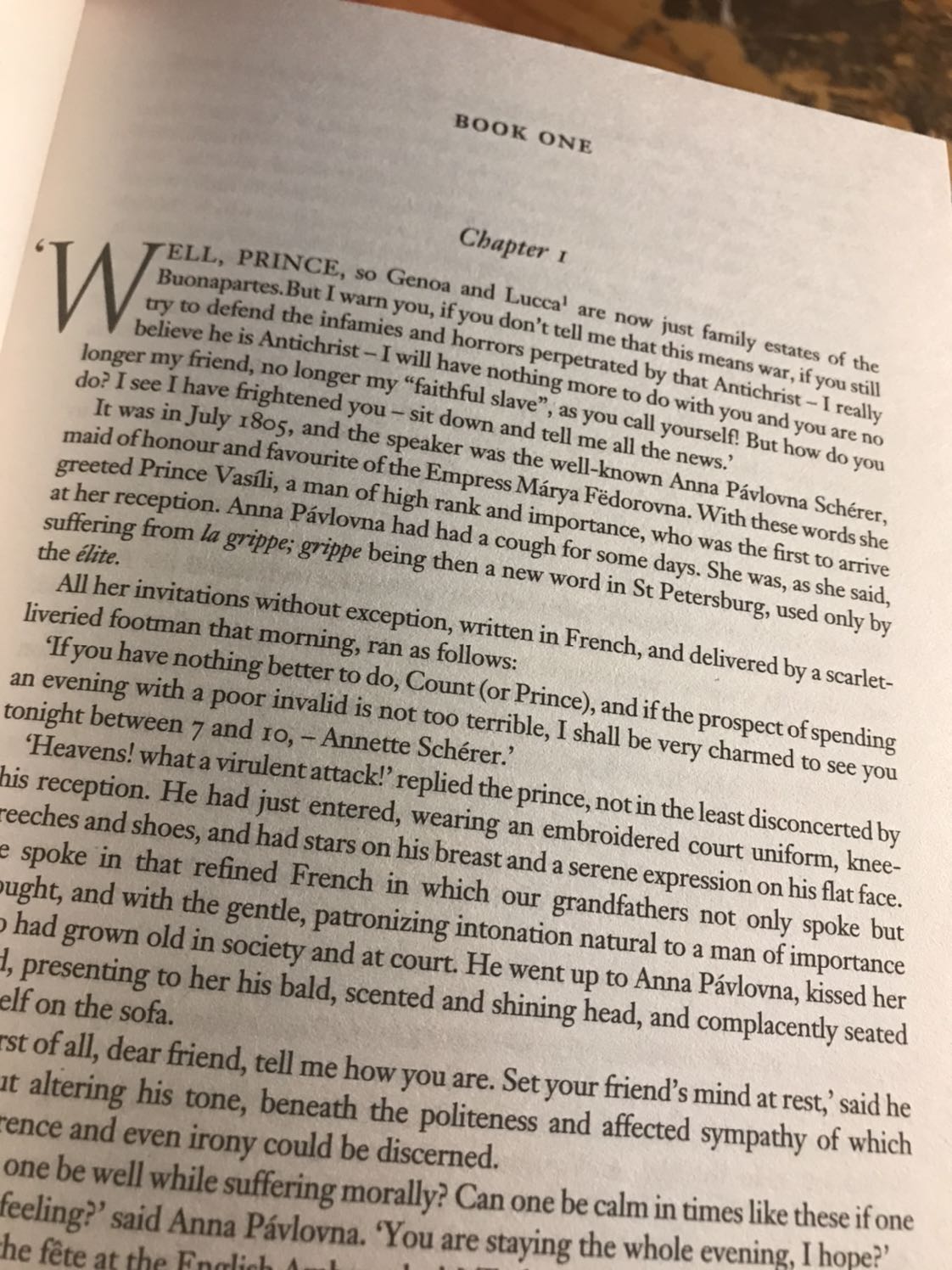 Lúc đầu đọc đánh giá thấy bảo chữ nhỏ nhưng lúc nhận sách rồi đọc thử thì mình thấy vẫn bình thường thui :”))
Tiki giao hàng rất nhanh nha, shipper cũng cực kì đáng eo lun nè ??
