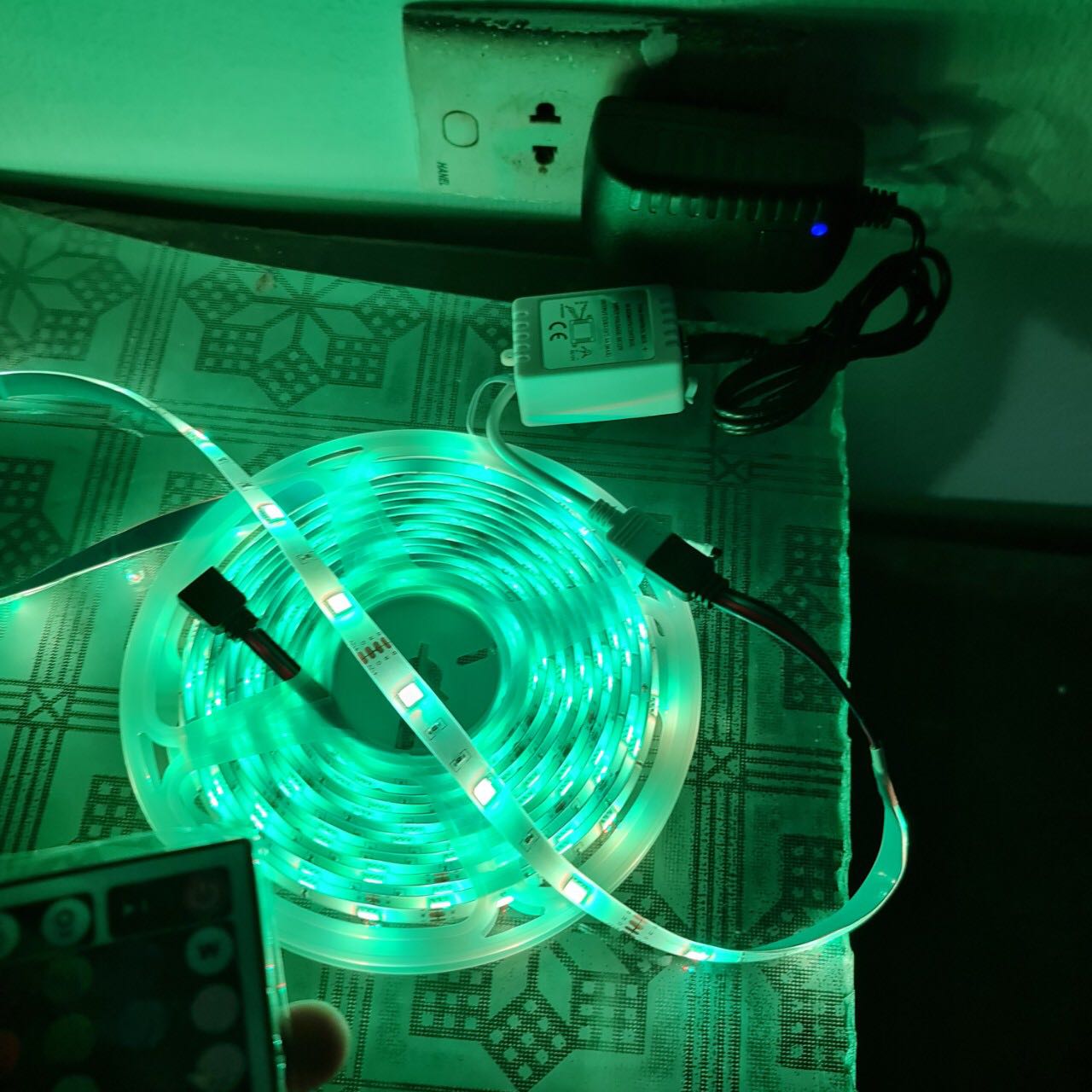 Đèn chất, điều khiển nhạy, có lưu lại chế độ sau khi rút điện. Mình rất thích điểm này, không cần phải chọn lại sau khi rút điện cắm vào như hộp khác. Quá tiện.