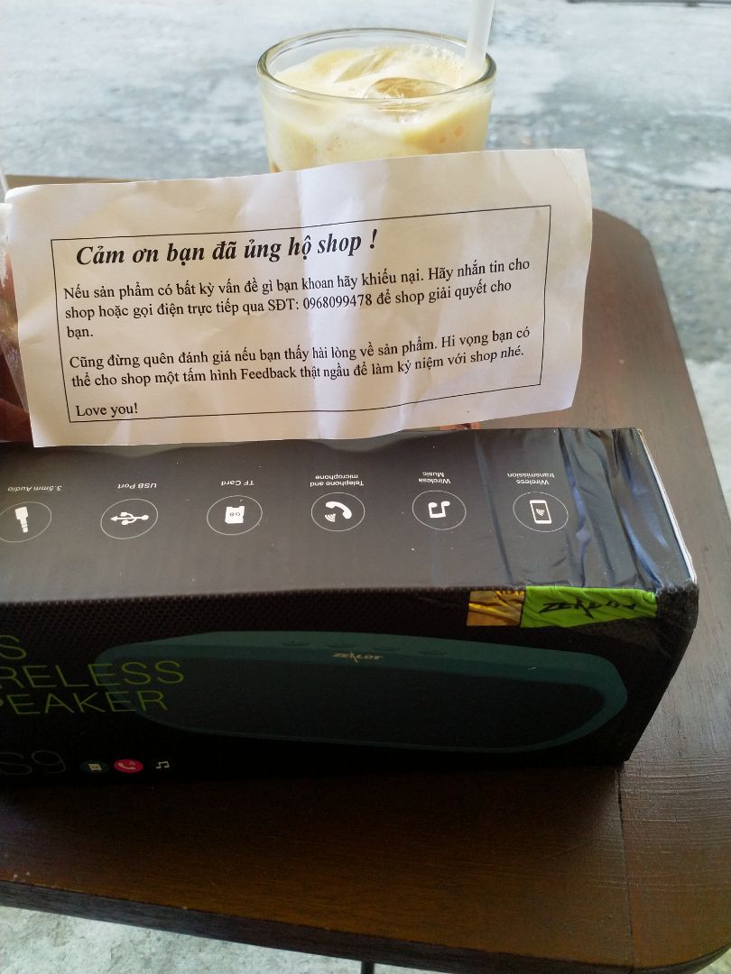 mới nhận xong nghe 3h liên tục vẫn còn bin. loa này nghe ở không gian nhỏ thì OK. hành điện tủ mà bên tiki đóng gói xộc xệch lúc nhận hộp sản phẩm biến dạng mất 1 góc hộp sản phẩm. đánh giá 3 sao cho khâu đóng gói. sản phẩm thì OK 5 sao