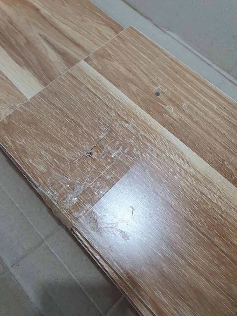 Shop gửi hàng ko có ốc vít để ráp, băng keo thì dán trực tiếp lên miếng gỗ luôn, nếu ráp đc chắc phải mua xăng thơm về chùi mới sạch keo đc. Lúc mua mình đã chọn shop mắc tiền hơn (245k) với hi vọng hàng đầy đủ ốc vít và chất lượng. Giờ mình làm gì với kệ đây? Shop gửi hàng ko có ốc vít để ráp, băng keo thì dán trực tiếp lên miếng gỗ luôn, nếu ráp đc chắc phải mua xăng thơm về chùi mới sạch keo đc. Lúc mua mình đã chọn shop mắc tiền hơn (245k) với hi vọng hàng đầy đủ ốc vít và chất lượng. Giờ mình làm gì với kệ đây?