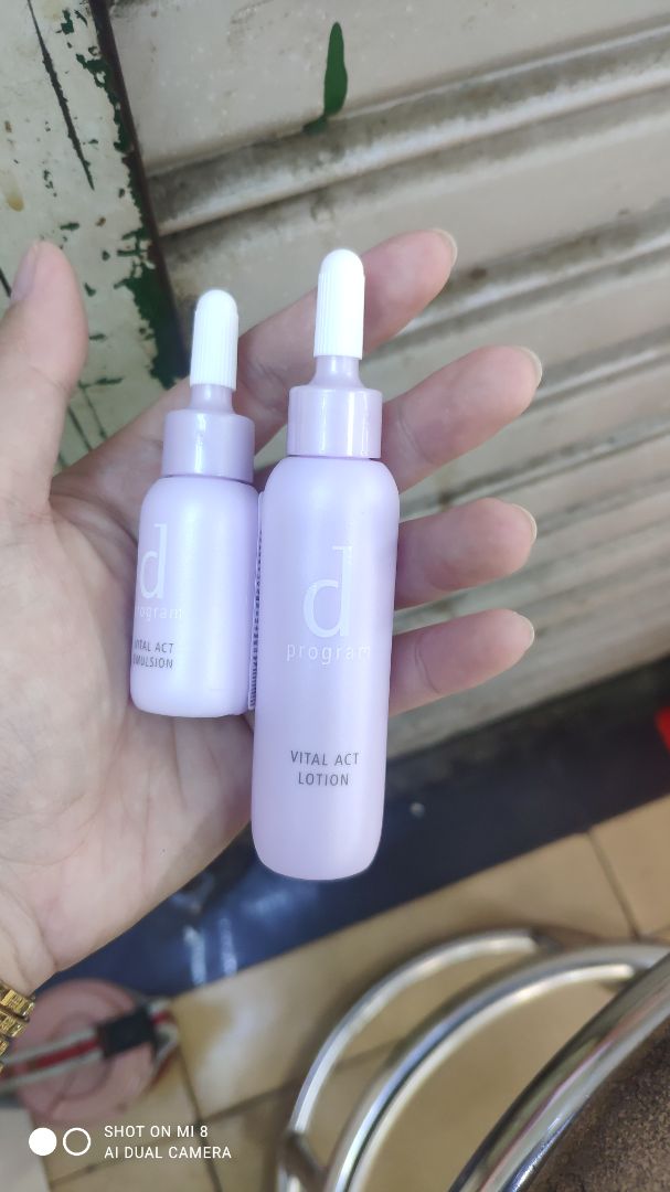 đặt 9h30 sáng..đến 14h30 nhận..dù là đơn vị ship thường ..chứ không phải hỏa tốc..đầy đủ quà tặng..1 tặng 5...chưa dùng loại này bao giờ nên chưa biết hiệu quả ra sao..nhưng của hãng thì yên tâm rồi❤