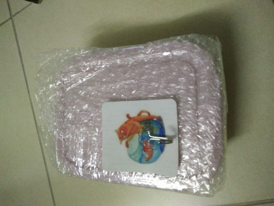 tiki giao hàng nhanh, sản phẩm bọc khá cẩn thẬn, đẹp ngoài dự kiến,mọi người yên tâm khi dùng nhé.