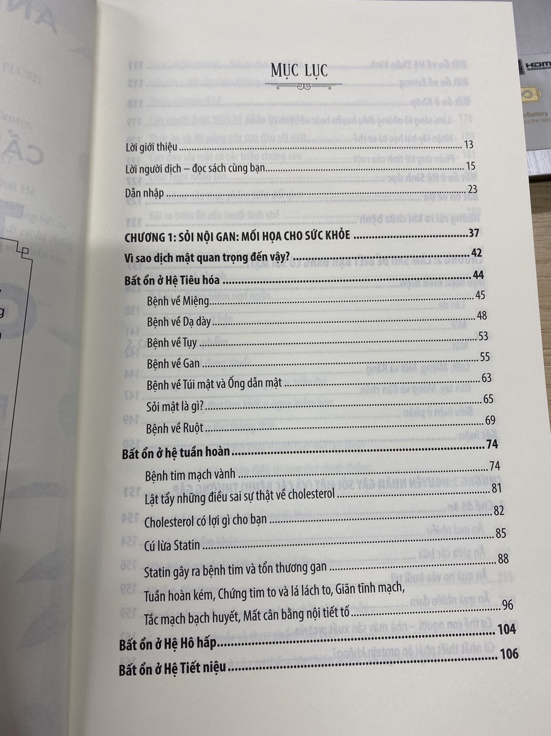 Mình biết tới sách thông qua group thải độc của Viet Healthy, nội dung sách thì không còn gì để nói rồi. Vì quy trình thải độc rất nhiều nên mình quyết định mua sách về đọc (trong group cũng có chia sẻ nhưng k được hệ thống nên khó nắm thông tin). Sách giá 199k nhưng mua giảm giá còn 87k với độ dày sách gần 500 trang thì quả là rất đáng tiền luôn. Tỉ lệ ung thư gan ở Việt Nam rất cao, và sỏi gan là một trong những nguyên nhân gây ung thư gan cao nhất, đây sẽ là cuốn sách bảo về sức khoẻ bạn và người thân từ lúc này. Rất đáng mua nha mọi người ơi!