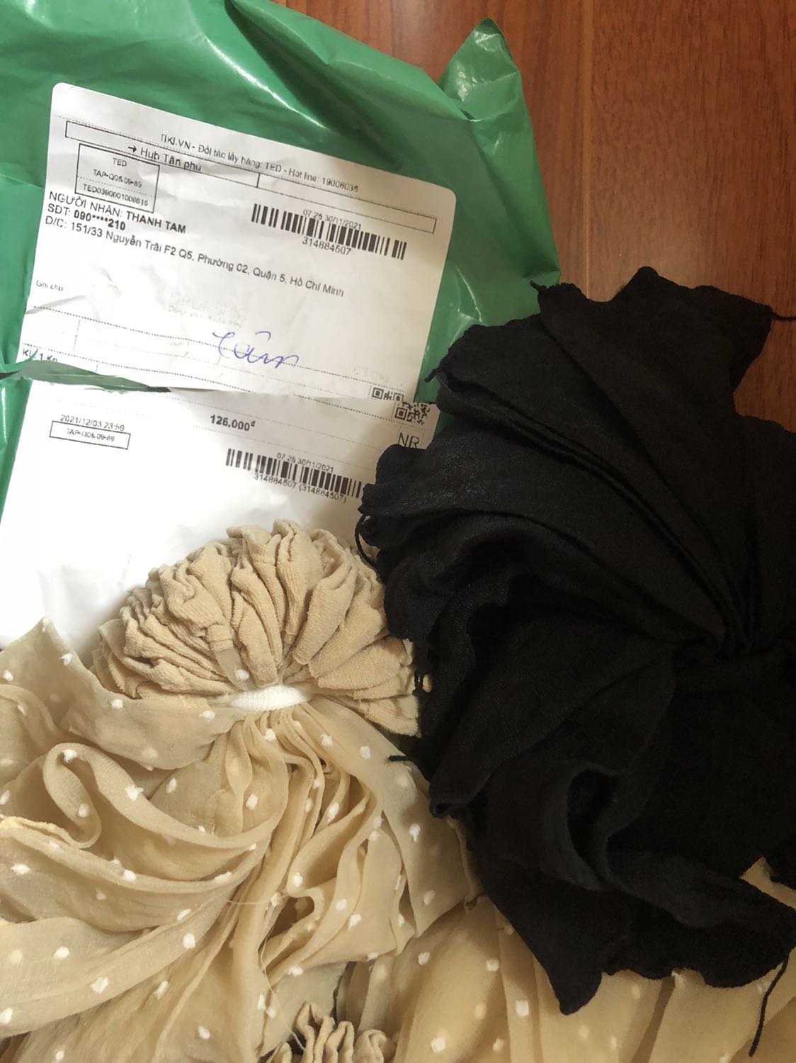 Đặt vớ trơn thì giao vớ chấm bi , nt cho shop ko trả lời