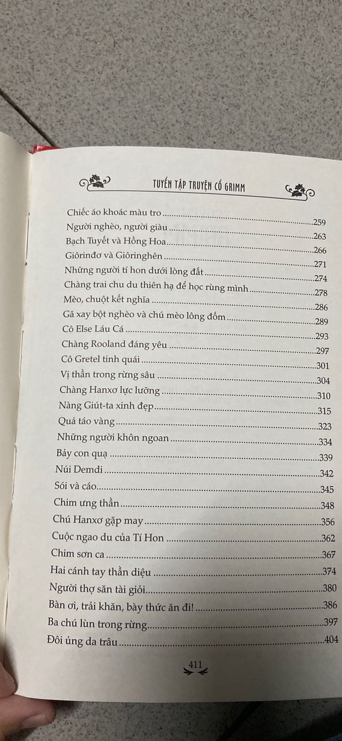 Truyện này bị thiếu 1 số câu chuyện như lọ lem, công chúa bạch tuyết, chú mèo đi hia...Noi chung đọc vui cũng okela