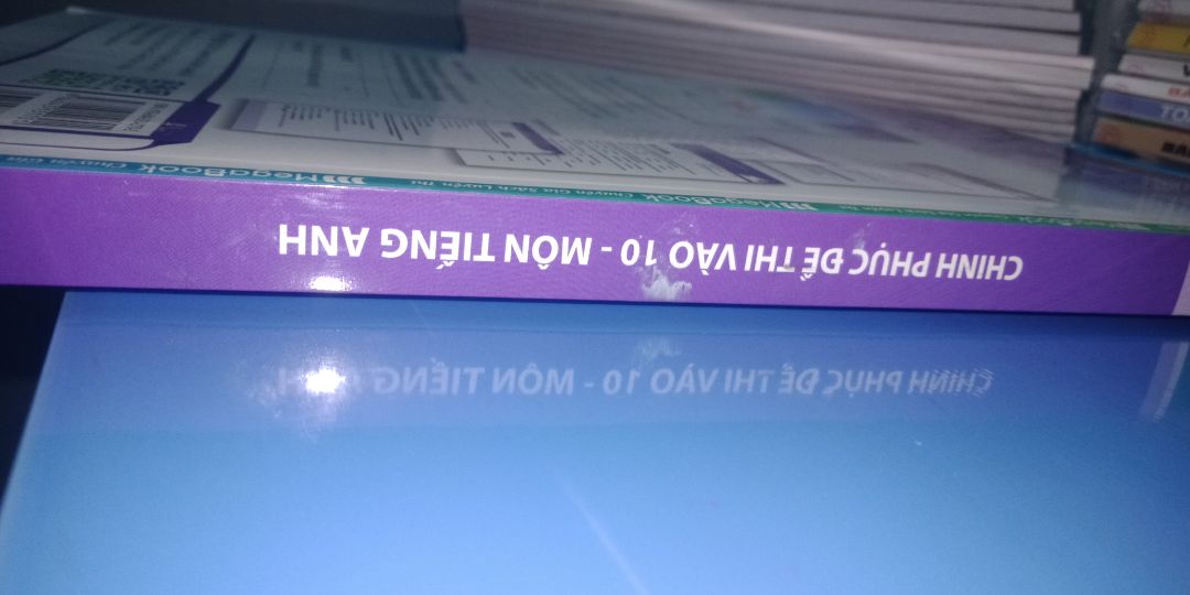 quển sách có hơi bị chầy xước 1 chút nhưng bên trong vẫn rất ổn.Shop giao hàng nhanh và giá cx khá là hợp lí. Nội dung của sách khá là hay