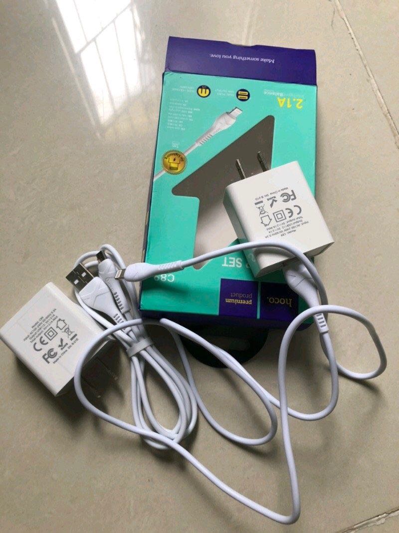 Mình đã nhận được hàng chỉ sau 2 ngày, shop gói hàng nhìn cute vch😊. Mong là sản phẩm sạc chất lượng đúng như tên gọi là sạc nhanh.