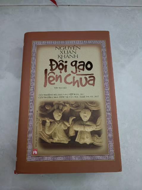Chất lượng giấy tốt, in ấn rõ nét. Tiki giao hàng nhanh nhưng sách giao cho mình bị móp một chút ở 3 góc luôn.