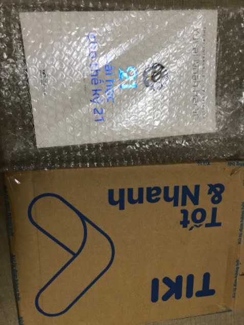 Tác giả là chuyên gia về lịch sử thế giới, ông có nền kiến thức sâu rộng, sách của ông được viết từ cái nhìn độc lập, phân tích sâu sắc và ko bị ảnh hưởng bởi bất cứ ai. 

Ví dụ, cuốn này ông phân tích sự khác nhau giữa cách mạng công nghiệp (máy móc thay thế con người ở một số công việc vì máy móc ko có khả năng học, giao tiếp…) và cách mạng công nghệ thông tin, cách mạng sinh học ngày nay (AI có thể sẽ thay thế con người ở rất rất nhiều việc, vì AI có khả năng học, có thể  giao tiếp, hiểu cảm xúc con người, nên phần lớn con người sẽ vô dụng)