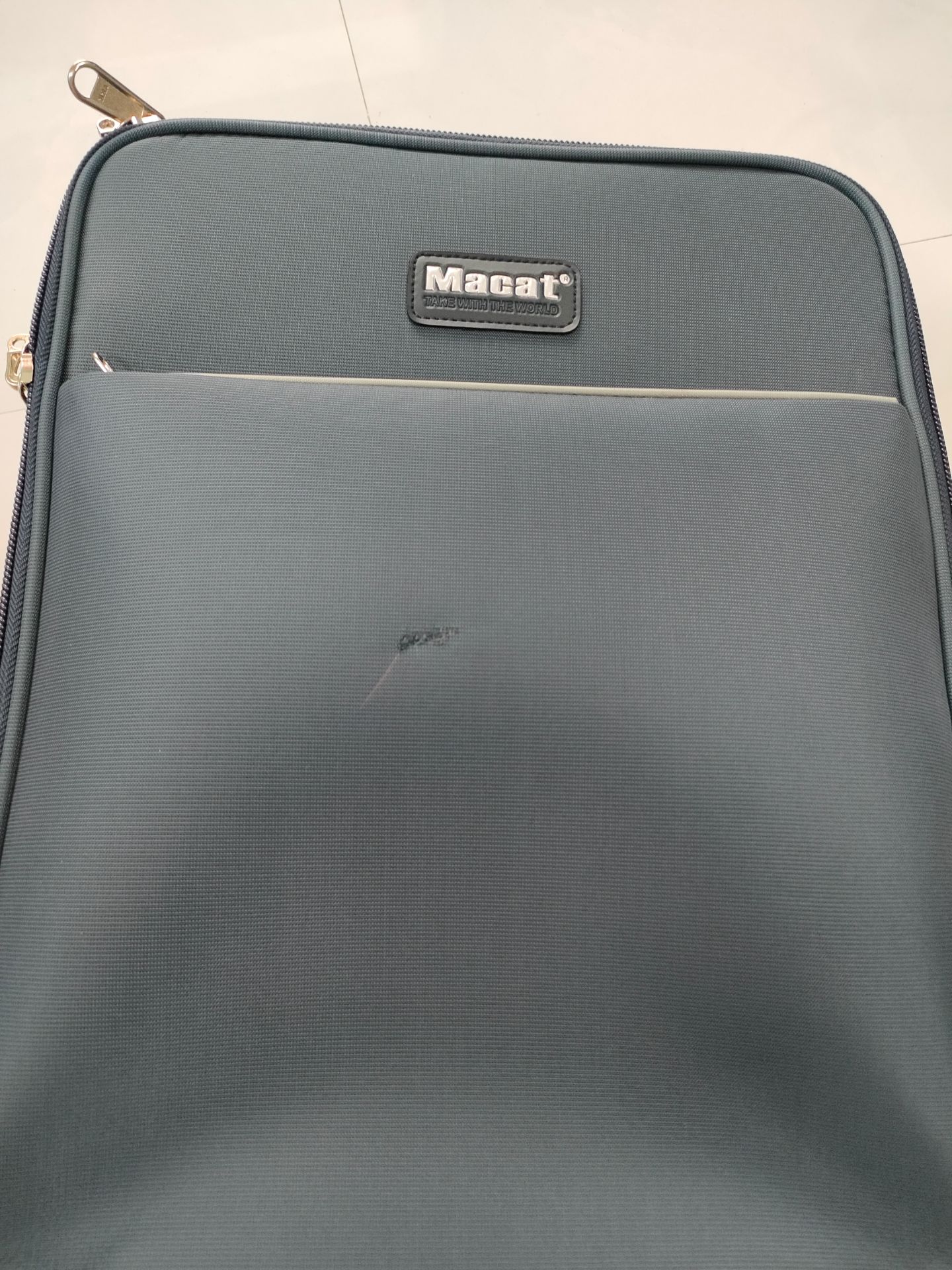 ko đẹp như hàng mình mua lần trước, túi  và vali nhỏ, cảm giác ko chắc chắn