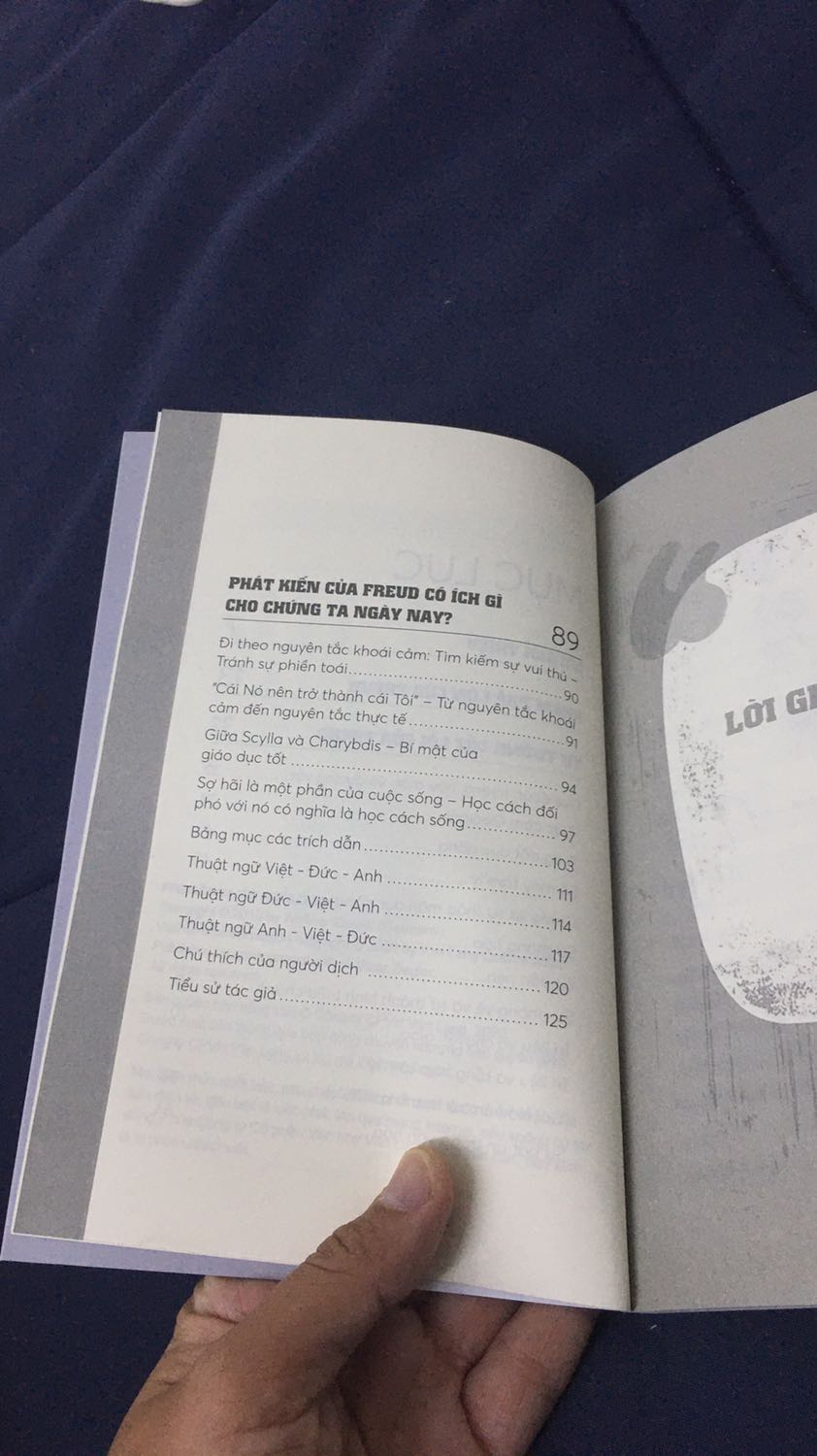 Một cuốn sách ngắn gọn và vắn tắt để hiểu sơ lược về di sản của Freud - ông tổ ngành phân tâm học, nên mua thêm các trước tác của ông để hiểu kĩ càng hơn Một cuốn sách ngắn gọn và vắn tắt để hiểu sơ lược về di sản của Freud - ông tổ ngành phân tâm học, nên mua thêm các trước tác của ông để hiểu kĩ càng hơn