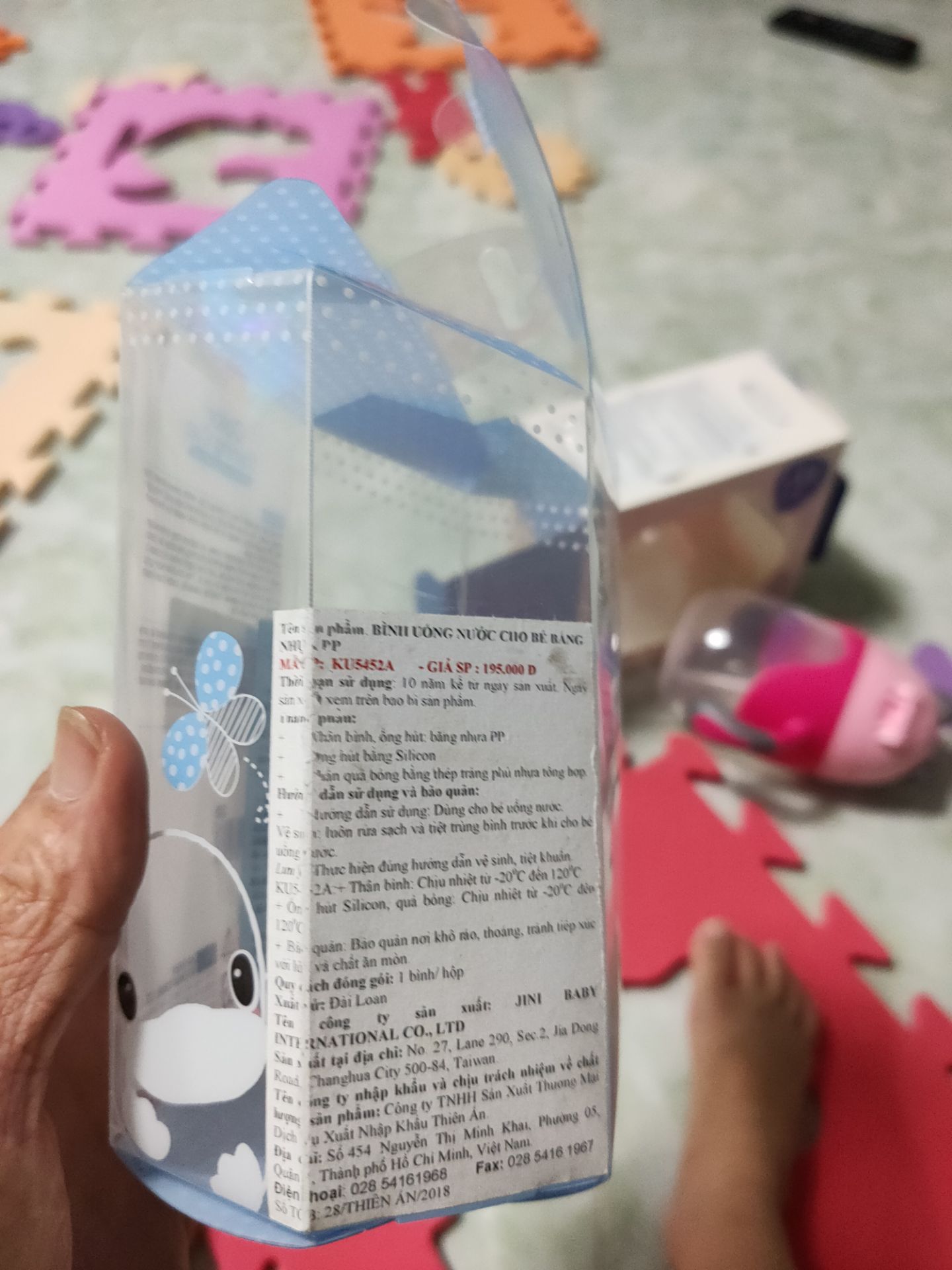 giao hàng nhanh bình cầm chắc chắn an toàn. shop giao sai màu bình bị trầy hơi cũ. bé trai sao xài giao hàng nhanh bình cầm chắc chắn an toàn. shop giao sai màu bình bị trầy hơi cũ. bé trai sao xài