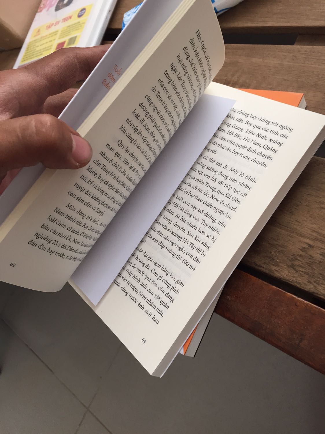 các bạn đang xem bình luận của tui có nghĩ tui *** các bạn không, không hề sách y như hình , không gặp vấn đề rách hay trầy xước gì hết , rất ok dịch vụ giao hàng từ anh shipper hay từ khâu đóng gói - bao bì đều rất là tốt , từ lúc mua ở tiki tới nay tui chưa có đơn hàng nào lỗi cả , phải chăng là nhờ tiki và sự may mắn của tui , mọi thứ đều tuyệt vời : thưa các bạn , chúc các bạn may mắn và cũng giống như mình . Cảm ơn tiki còn làm ăn dài dài . thanks tất cả