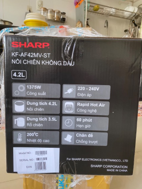 Gọn, dễ dùng,so với chiên dầu thì mất thời gian nhiều nhưng bù lại bếp sạch sẽ, nhà cửa không bị ám mùi. Nồi chiên cánh gà, sườn rất ngon. Mình dùng thêm giấy thấm dầu lót phía dưới nên làm vệ sinh cũng nhanh. Nếu bạn bận rộn thì mua nồi chiên không dầu sẽ rất tiện !