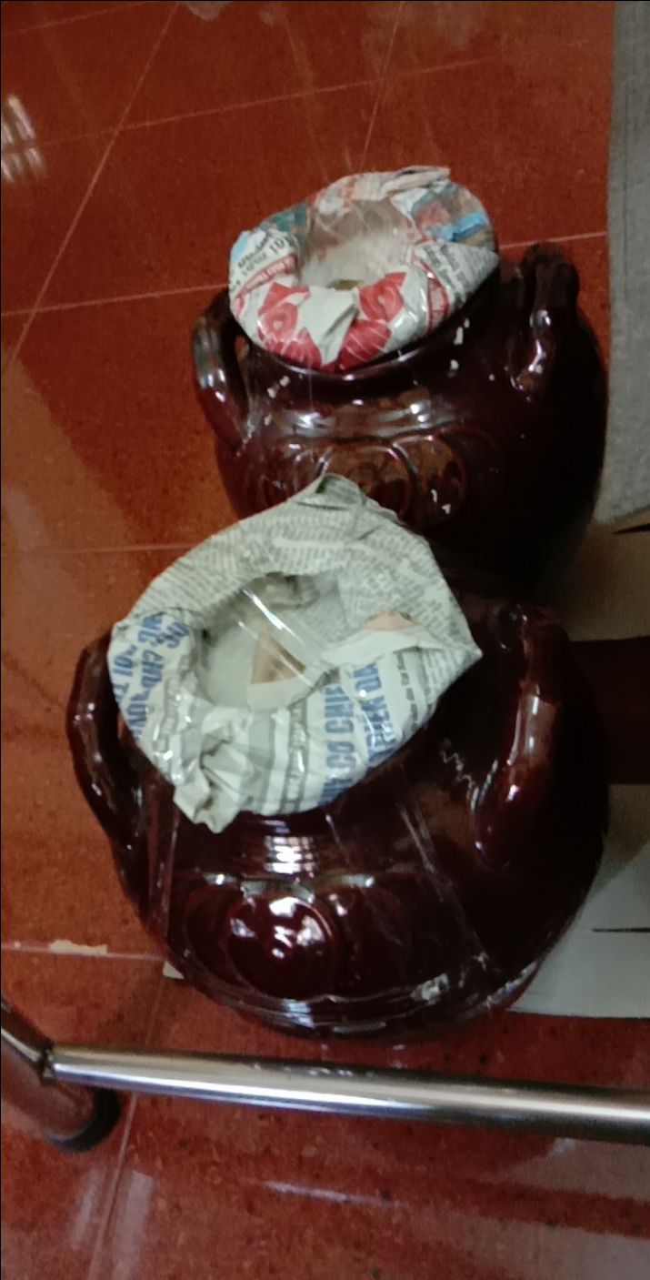 Đóng gói kỹ cẩn thận, thùng xốp chèn rất rất chuẩn, nắp đậy khít không méo lệch, tuy hơi cao giá nhưng thành bình chum cứng cáp, đáng mua. Cảm ơn shop