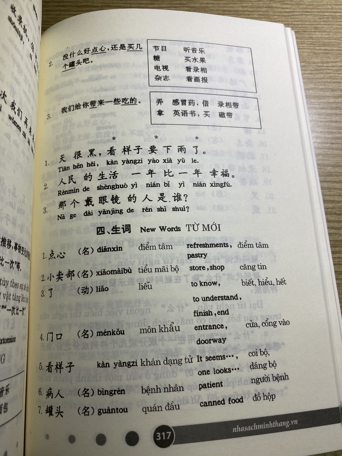 Sách chắc chắn, chất lượng giấy khá ổn, giao hàng nhanh. 
Sách này mình được thầy mình giới thiệu nên đọc vì nó là cách tiếp cận với tiếng Hoa có hiệu quả dành cho người mới bắt đầu, không có một chữ tiếng hoa bẻ đôi. Mình chưa đọc hết, nhưng mình thấy bố cục sẽ là từ vựng, chào hỏi, ngữ pháp và mở rộng. Phần cơ bản giống như sách hướng dẫn khác, phần mở rộng thì thú vị hơn, không phải cơ bản các thầy cô sẽ cung cấp cho bạn. 
Chúc các bạn luôn yêu thích học tiếng Hoa giống mình nha
