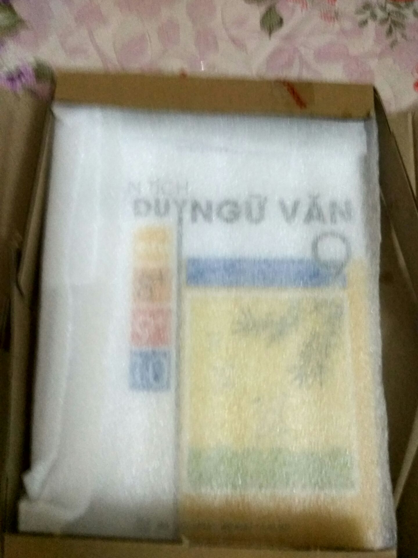 mình mua của tiki sao fahasa lại giao?sản phẩm gia rất chậm,đóng gói ổn.mong tiki giải đáp thắc mắc này để mình còn hiểu??