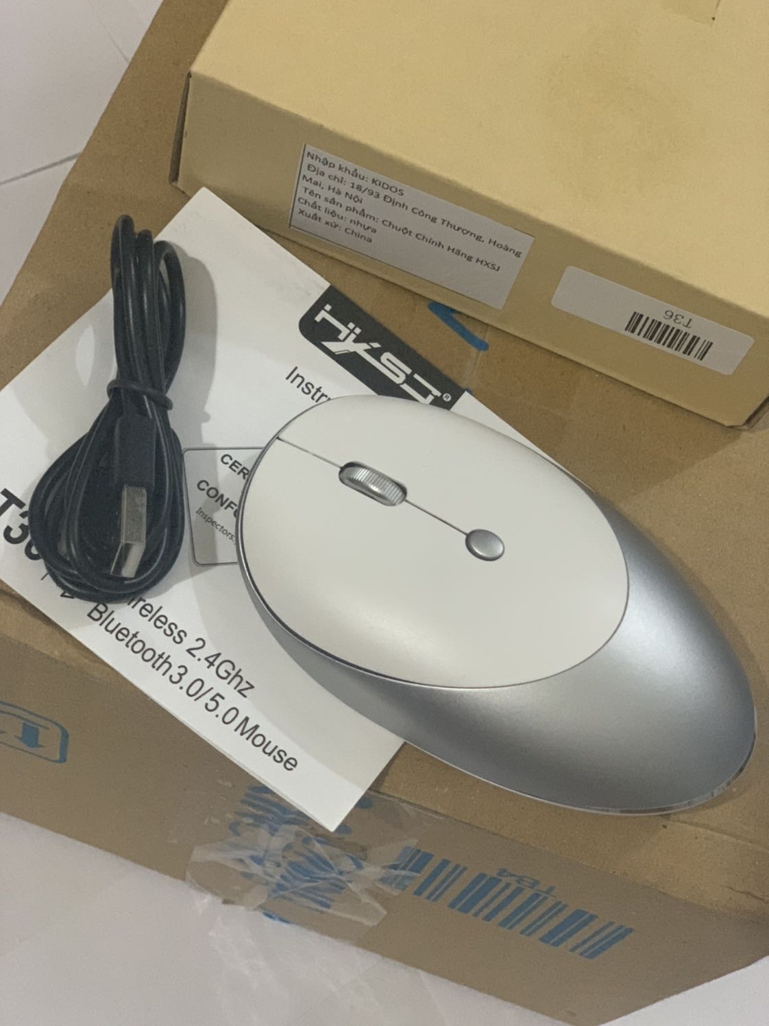 Kiểu dáng cực đẹp, thời trang, mix 2 màu rất sang. Nút bấm êm, nhẹ, không gây ra tiếng ồn. Chuột nhạy, độ chỉnh xác cao. Rất hài lòng với sản phẩm này, cám ơn shop đã bán những sản phẩm chất lượng như vậy tới người dùng.