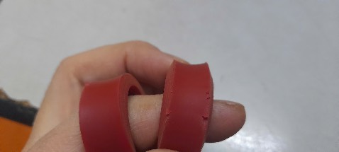 - Khi nhận hành kiểm tra ngoại quan không sao, khi mở ra sử dụng thì thấy dây trầy xước nhiều chỗ. Chất lượng không tốt. Không hài lòng về sản phẩm.
=> Sau đó đã phản ảnh lại Tiki & Shop và đã được hỗ trợ đổi lại sản phẩm mới, cảm thấy hài lòng. Cảm ơn Tiki & Shop.