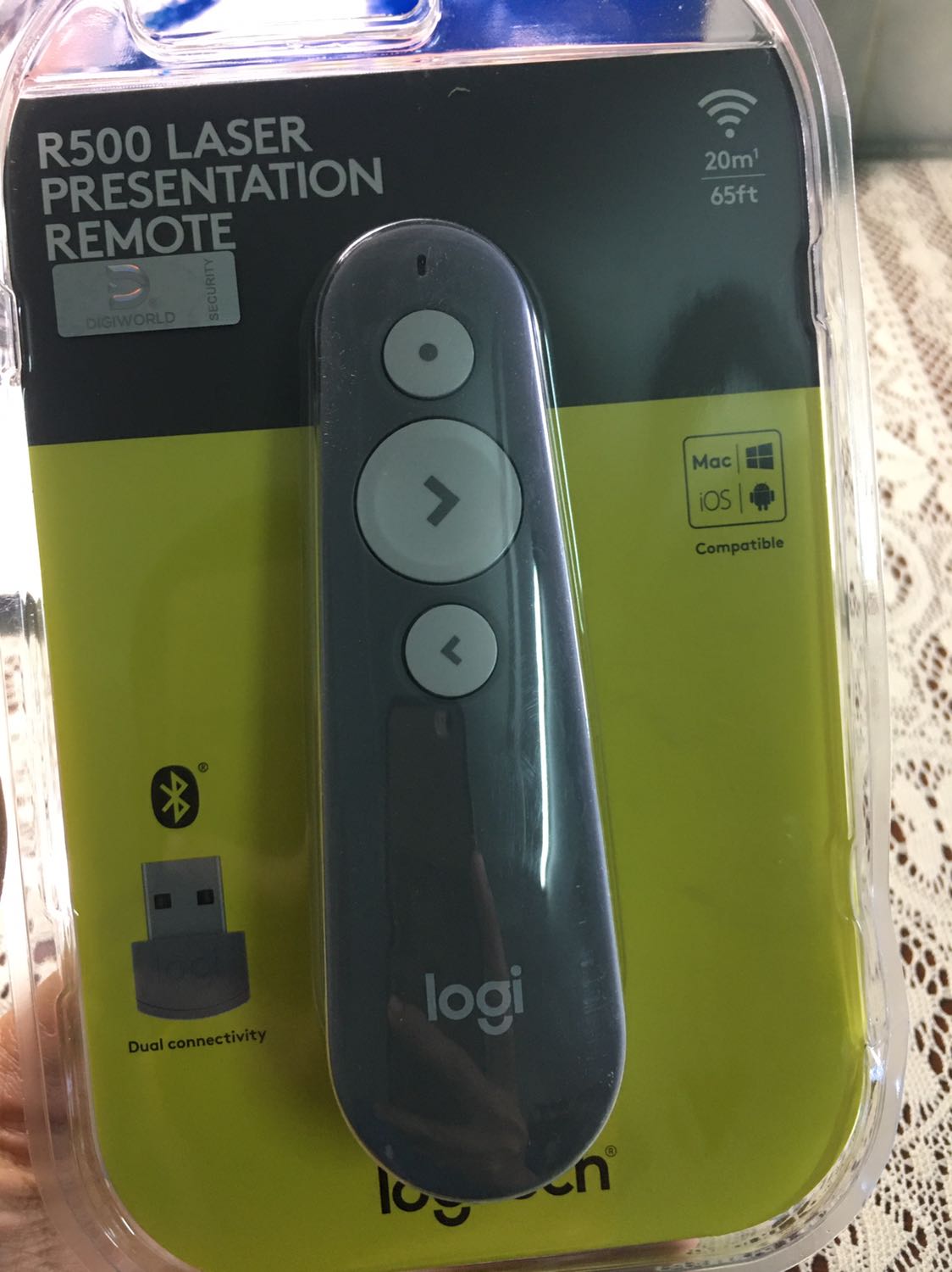 Không có túi để đựng bút, nắp lỏng lẽo không chắc chắn. Độ bền còn đợi sử dụng lâu mới mới biết được. Phù hợp với người thích đơn giản. Tóm lại tạm ổn