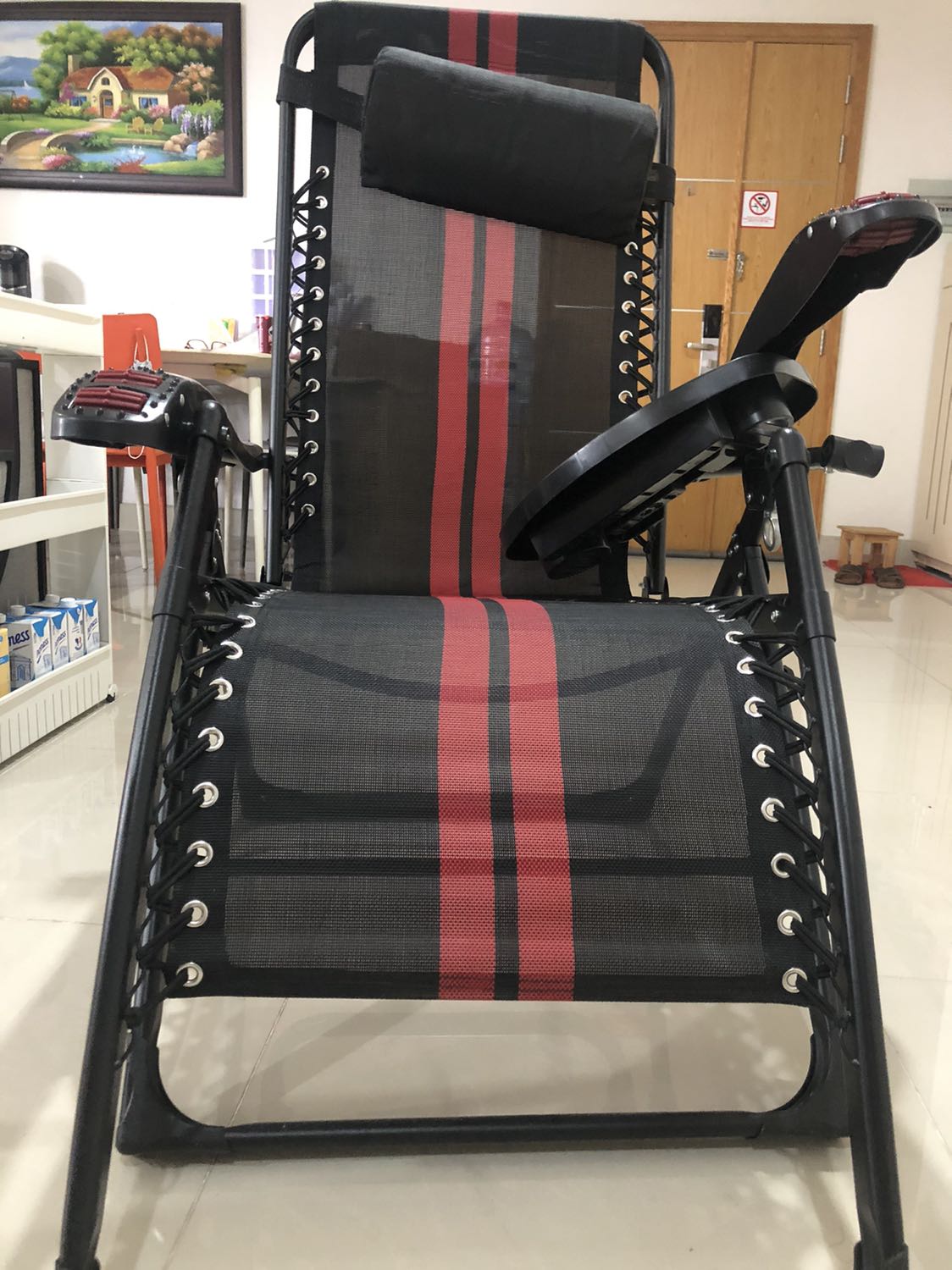 Không hài lòng 
Giao hàng trung bày, bụi bám, bị xút ốc vít …
Không sử dụng được
Đang yêu cầu đổi lại ghế khác