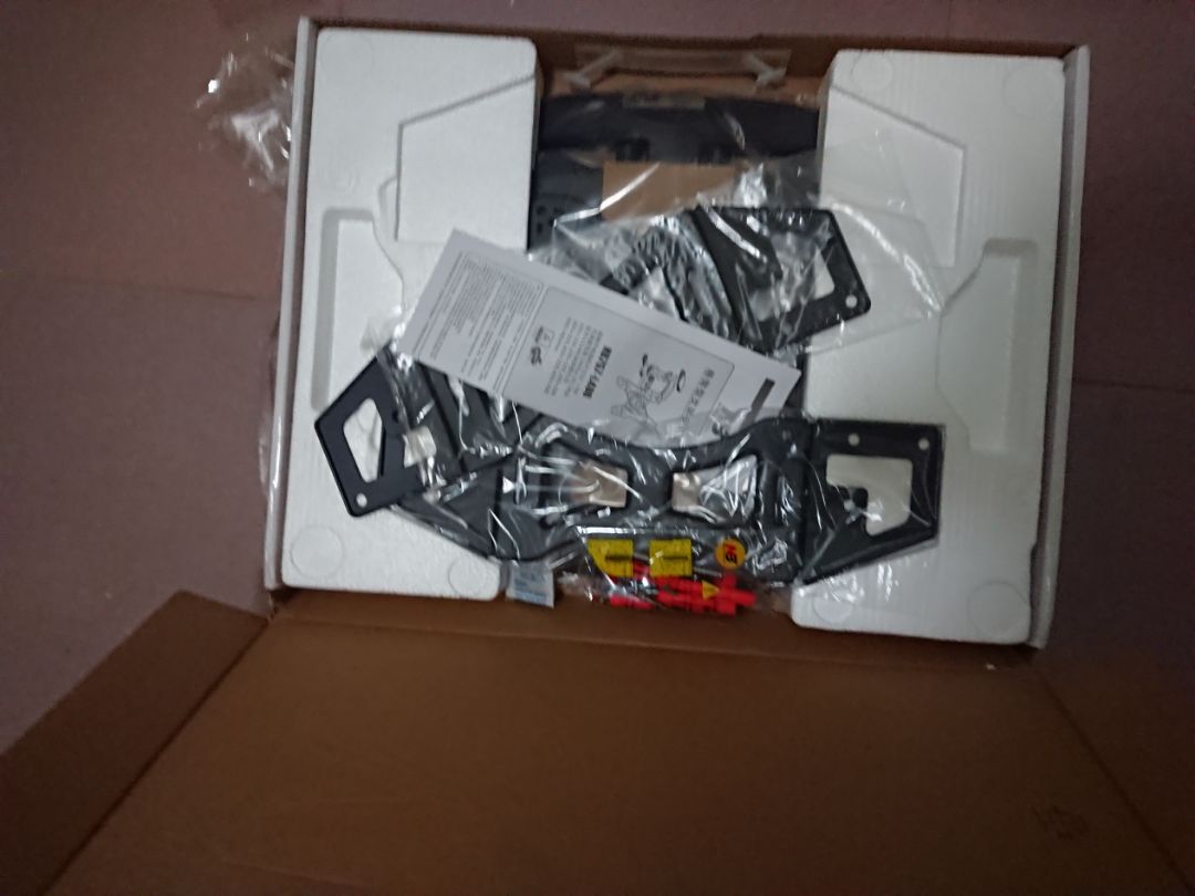 Tôi đặt hàng là sản phẩm L600, được tiki giao sản phẩm L400. 
Kiểm tra trên shop Giá Treo Màn Hình Nhập Khẩu còn không thấy có bán sản phẩm L400.
Nhưng quá thất vọng bởi cách giải quyết của tiki. Phải gặng hỏi mãi mới ra được thời gian dự kiến để được nhận sản phẩm L600 đã đặt quá lâu.