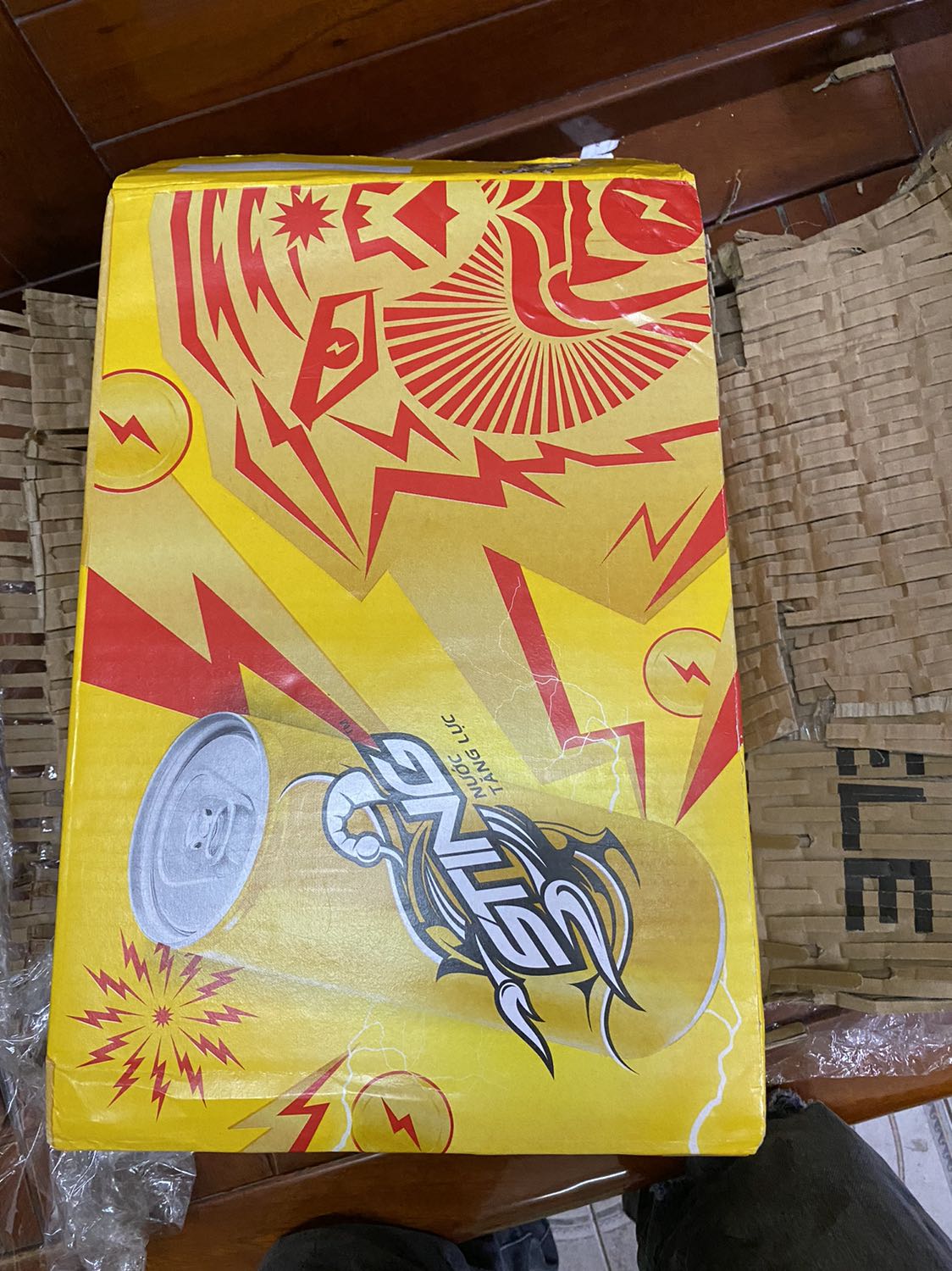 Hàng đóng gói cẩn thận,mua đợt km dc tặng thêm 1 lốc sting đỏ nữa :). Chất lượng ok. Hạn sd mới sx còn dài. Sẽ ủng hộ tiếp :)