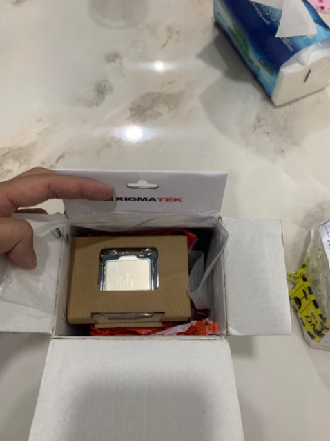 (*) Đánh giá không tính điểm
Mới nhận hàng chưa *** nhưng mà muốn đánh giá tệ về sản phẩm. 
Nhìn vào cách đóng gói là mình muốn trả hàng ngay.
Không lẻ hãng intel không làm nỗi cái hộp để đóng gói con chip mấy trăm đô sao nhỉ?
Hay là do sản phẩm có vấn đề và không còn hộp để giao. 
Vừa khui hộp ra là nản tới nản đang cần dùng mà gặp vầy muốn trả hàng ngay