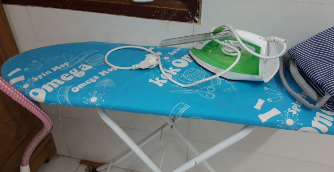 áo bọc đẹp lắm dù là giao màu ngẫu nhiên nhưng cũng đúng màu mình thích giao hàng nhanh rất nhanh nhược điểm và thấp bằng dây nên hơi dùng vải khi ủi sữa đầu nhọn không được ôm sát lắm