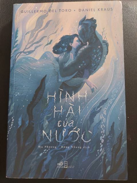 "Cô chạm vào anh. Chạm vào chính mình. Không có sự khác biệt. Bây giờ cô đã hiểu. Cô ôm anh, anh ôm cô, họ ôm lấy nhau, và vạn vật là bóng tối, là ánh sáng, là xấu xí, là đẹp đẽ, là nỗi đau, là sầu khổ, là không bao giờ và cũng là mãi mãi."