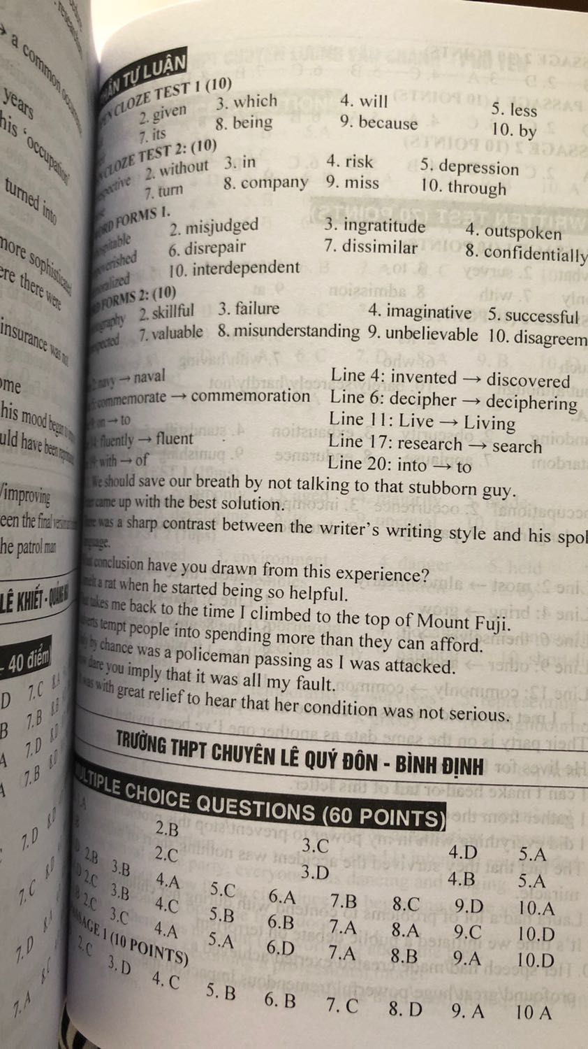 Sách mới và không bị nhắn góc trong quá trình vận chuyển, nội dung thì quá hợp cho các bạn muốn nâng cao level Tiếng Anh, thi HSG THPT, tuy nhiên phần key không giải thích chi tiết nên các bạn hãy chịu khó tra trên mạng nhé! (Sách cực dày luôn ạ^^)