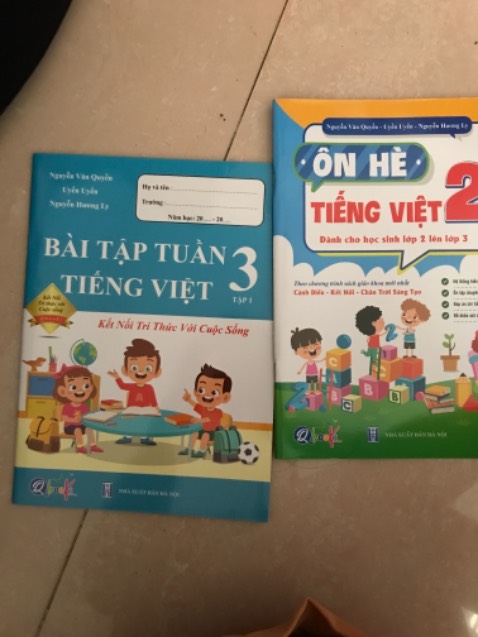 Shop giao nhầm toán thành tiếng việt. Ko cần p đổi dùng cũng ok