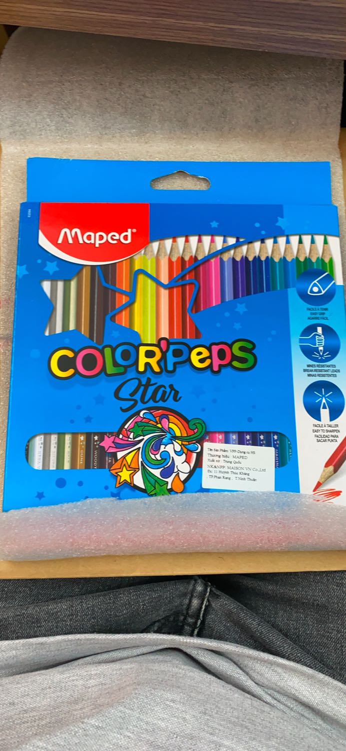 Đóng gói thì cẩn thận, nhưng mà mở ra thì hộp màu nhìn cũ mà bụi nữa